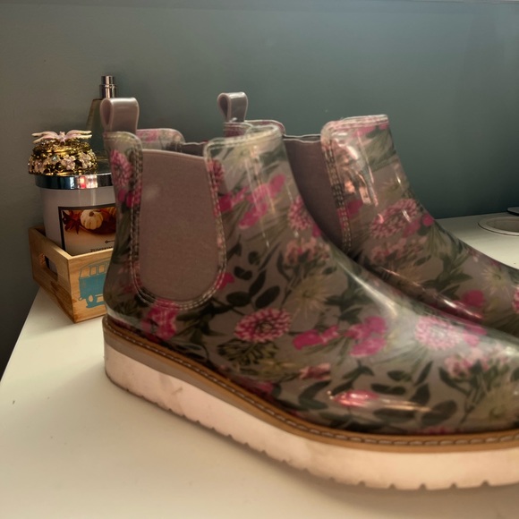 Cougar rain boots - Picture 1 of 6